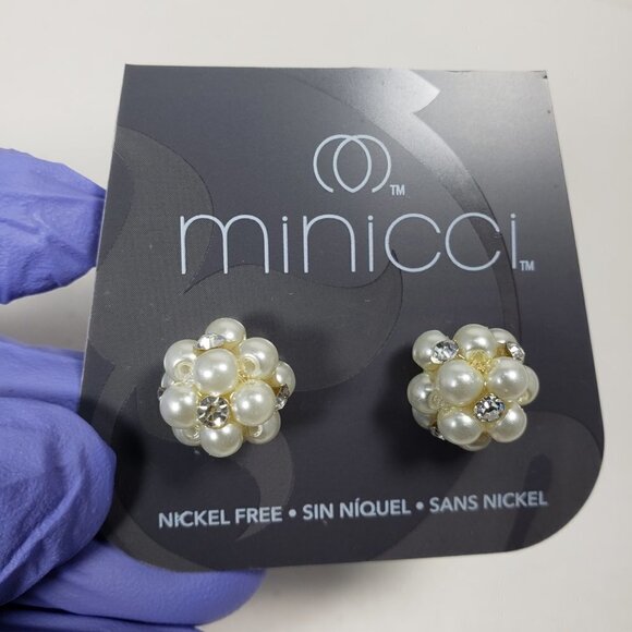 Women's Stunning MINICCI Clusted Off-white Beads Sparkle Crystal Stud Earrings - Picture 7 of 8